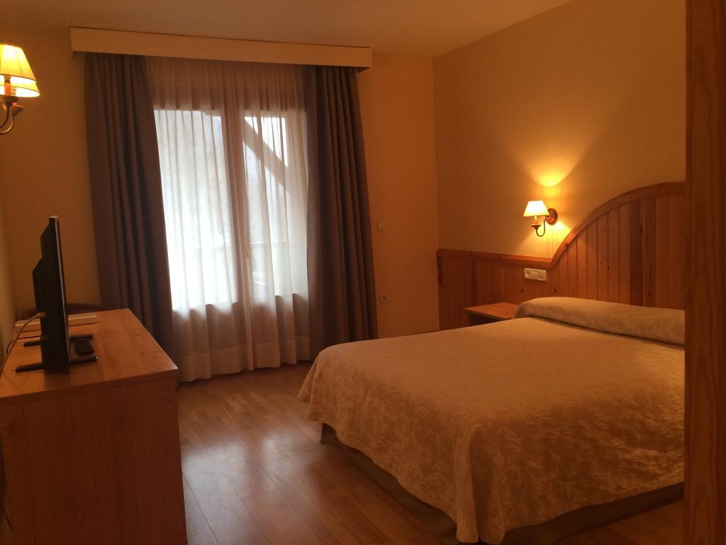 Hotel Estanys Blaus 타바스칸 외부 사진